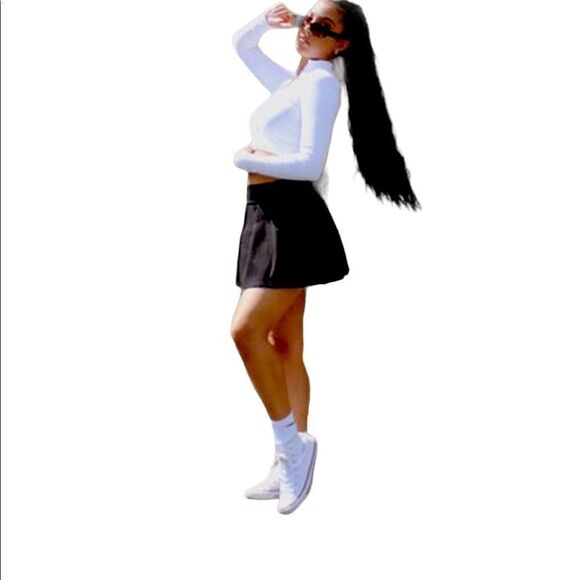 Forever 21 Short Black Skirt Pleated NWT Sz Medium - Picture 1 of 6